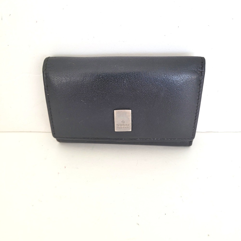 Gucci Black Pebbled Leather 6-Ring Key Case Wallet Silver Logo Plaque Italy